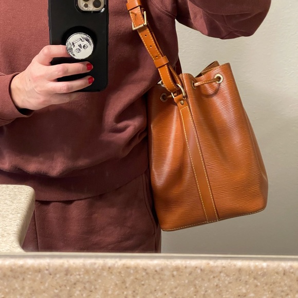 Louis Vuitton Petite Noe Epi - Picture 11 of 15